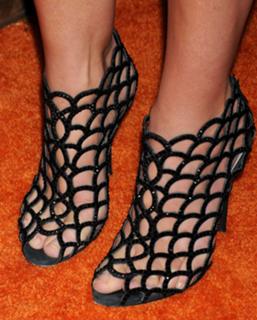 Cindy Crawford feet photo thumbnail
