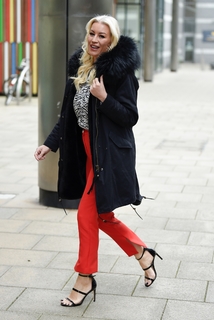 Denise Van Outen feet photo thumbnail