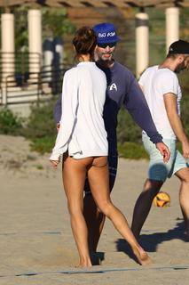 Alessandra Ambrosio feet photo thumbnail