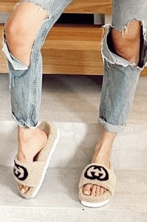 Karolina Pisarek feet photo thumbnail