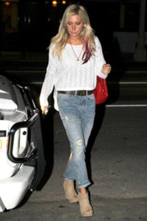 Ashley Tisdale feet photo thumbnail