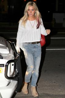 Ashley Tisdale feet photo thumbnail