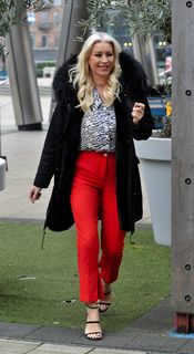 Denise Van Outen feet photo thumbnail