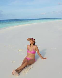 Caterina Balivo feet photo thumbnail