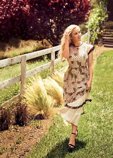 Reese Witherspoon feet photo thumbnail