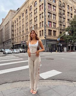 Kara Del Toro feet photo thumbnail