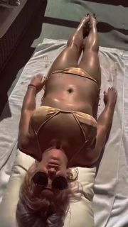 Britney Spears feet photo thumbnail