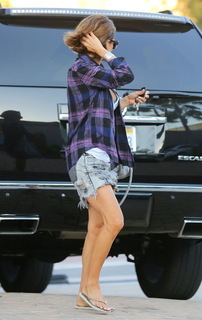 Brooke Burke feet photo thumbnail