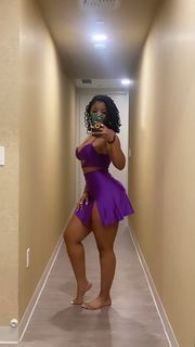 Chloe Bailey feet photo thumbnail