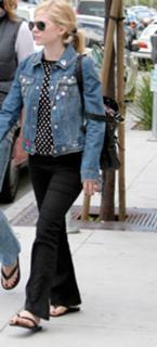 Avril Lavigne feet photo thumbnail