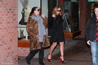 Mariah Carey feet photo thumbnail