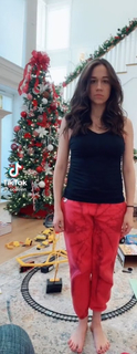 Colleen Ballinger feet photo thumbnail