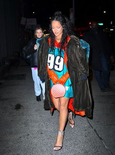 Rihanna feet photo thumbnail