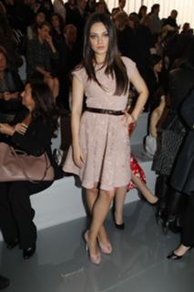 Mila Kunis feet photo thumbnail