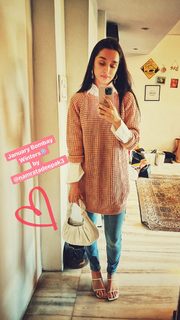 Shraddha Kapoor feet photo thumbnail