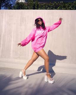 Chloe Bailey feet photo thumbnail