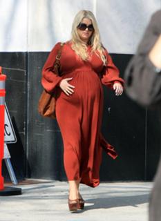 Jessica Simpson feet photo thumbnail