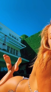 Rita Ora feet photo thumbnail