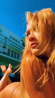 Rita Ora feet photo thumbnail