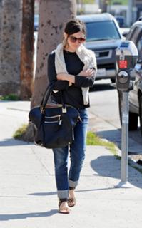Rachel Bilson feet photo thumbnail