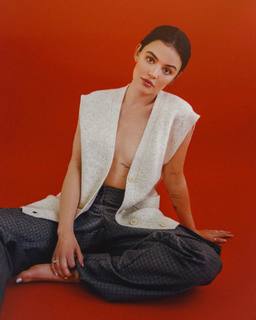 Lucy Hale feet photo thumbnail