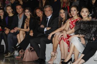 Mila Kunis feet photo thumbnail