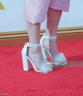 Maisie Williams feet photo thumbnail