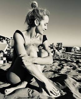 Julieta Prandi feet photo thumbnail