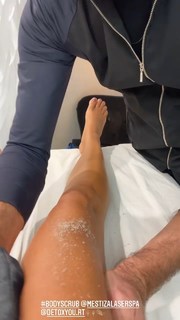 Lais Ribeiro feet photo thumbnail