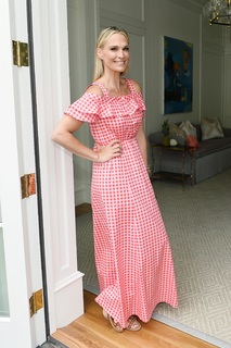 Molly Sims feet photo thumbnail