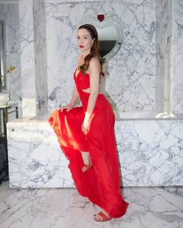Natalia Oreiro feet photo thumbnail