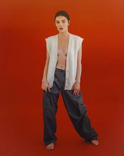 Lucy Hale feet photo thumbnail