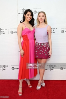 Sydney Sweeney feet photo thumbnail
