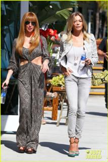 LeAnn Rimes feet photo thumbnail