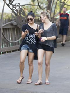 Vanessa Hudgens feet photo thumbnail