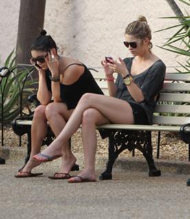 Vanessa Hudgens feet photo thumbnail