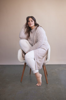 Ashley Graham feet photo thumbnail