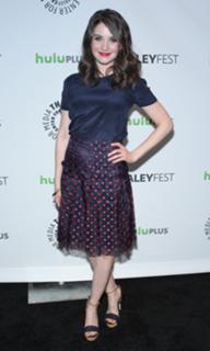 Alison Brie feet photo thumbnail