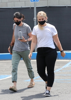 Courteney Cox feet photo thumbnail