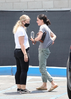 Courteney Cox feet photo thumbnail
