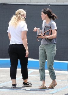Courteney Cox feet photo thumbnail