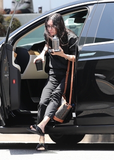 Courteney Cox feet photo thumbnail