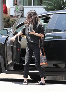 Courteney Cox feet photo thumbnail