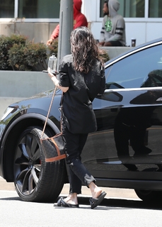 Courteney Cox feet photo thumbnail