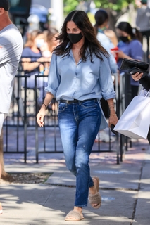 Courteney Cox feet photo thumbnail