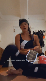 Nina Agdal feet photo thumbnail