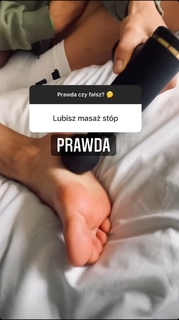 Karolina Kowalkiewicz feet photo thumbnail