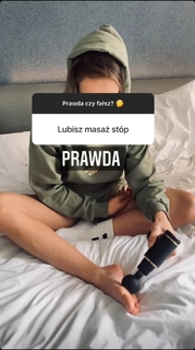 Karolina Kowalkiewicz feet photo thumbnail