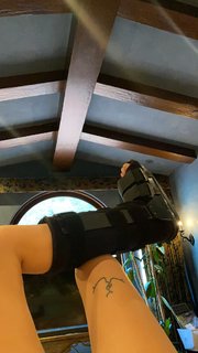 Halsey feet photo thumbnail
