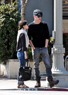 Rachel Bilson feet photo thumbnail
